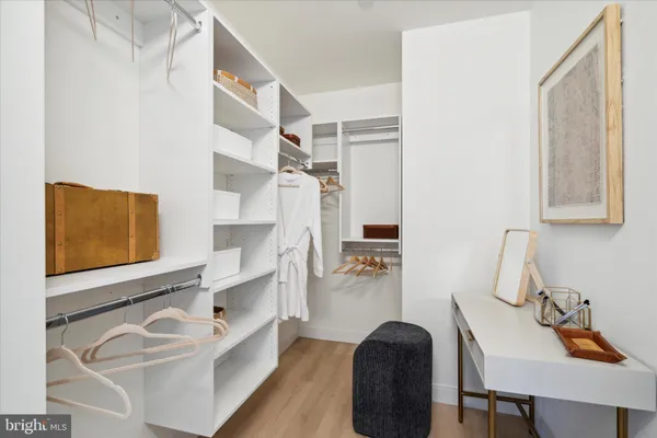 $4,305 | 1-5 Dock Street, Unit 510, Philadelphia, PA 19106