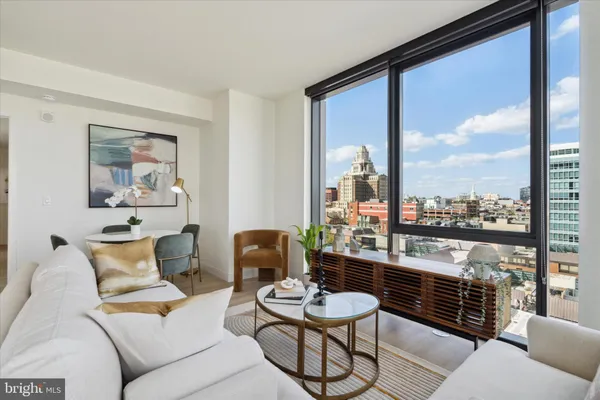 $4,305 | 1-5 Dock Street, Unit 510, Philadelphia, PA 19106