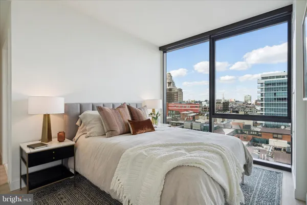 $4,305 | 1-5 Dock Street, Unit 510, Philadelphia, PA 19106