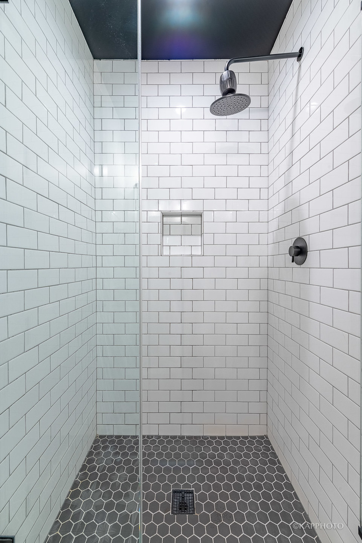 15 North Ada Street Chicago, IL 60607 - Photo 19 of 41 a bathroom with a shower