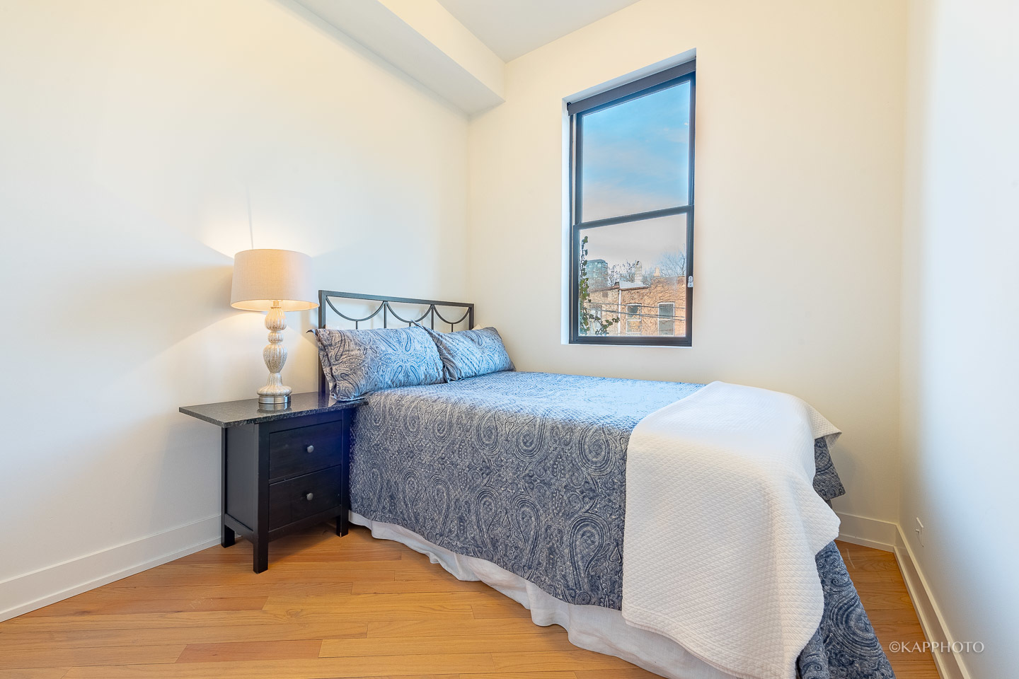 15 North Ada Street Chicago, IL 60607 - Photo 20 of 41 a bedroom with a bed and a painting on the wall