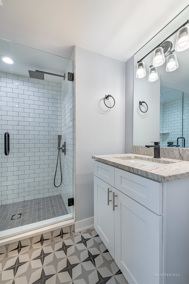 15 North Ada Street Chicago, IL 60607 - Photo 39 of 41 a bathroom with a sink a toilet and shower