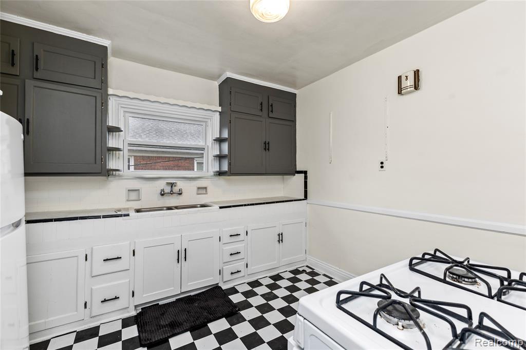 604 Alter Road Detroit, MI 48215 - Photo 13 of 51