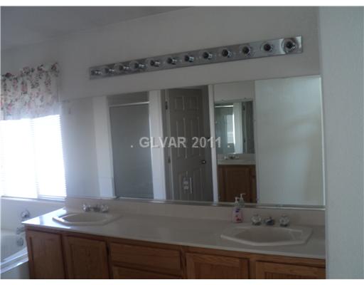 1757 Beechnut Avenue Henderson, NV 89074 - Photo 8 of 11 Master Bath/Spa.