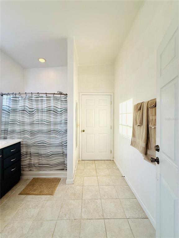 7223 South W 55 Street Bushnell, FL 33513 - Photo 66 of 70 a bathroom with a bathtub and shower