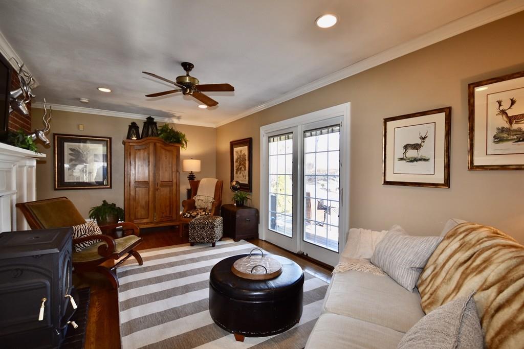 86 Snipatuit Road Rochester, MA 02770 - Photo 22 of 36 a living room with furniture and a large window