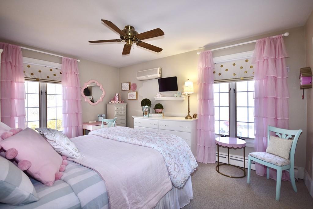 86 Snipatuit Road Rochester, MA 02770 - Photo 28 of 36 a bedroom with a bed and a large window
