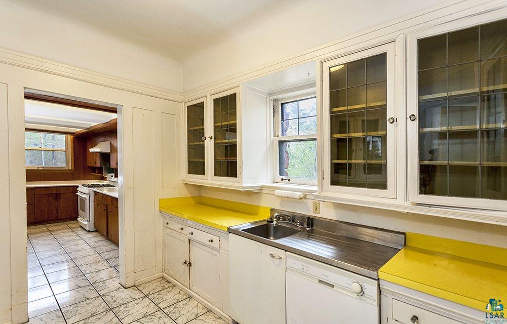 1618 Vermilion Road Duluth, MN 55812 - Photo 13 of 24 Service Pantry