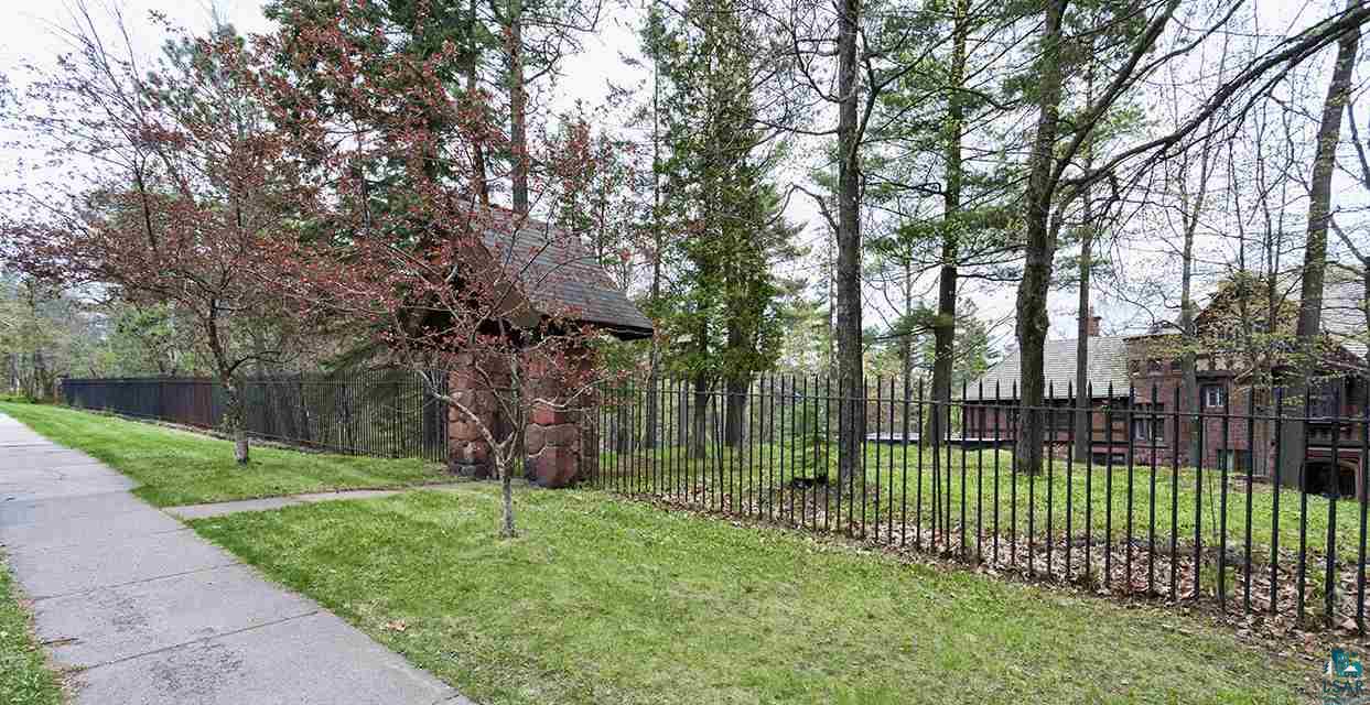 1618 Vermilion Road Duluth, MN 55812 - Photo 23 of 24 Front Fence
