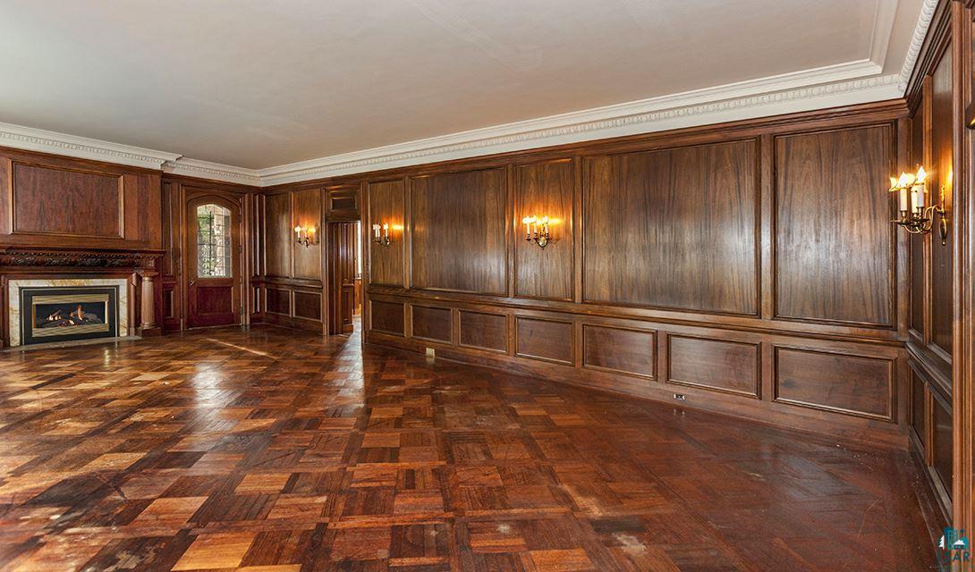 1618 Vermilion Road Duluth, MN 55812 - Photo 5 of 24 Living Room