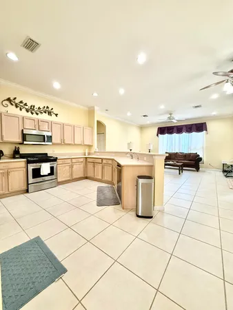 $3,000 | 408 North Key Lime Square Southwest, Vero Beach, FL 32968