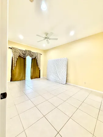 $3,000 | 408 North Key Lime Square Southwest, Vero Beach, FL 32968