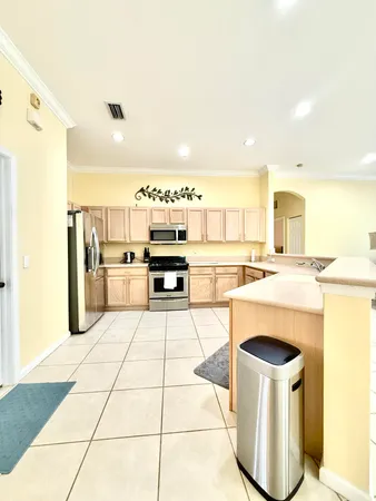$3,000 | 408 North Key Lime Square Southwest, Vero Beach, FL 32968