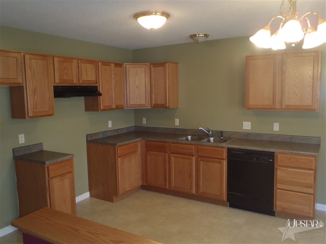 226 Riley Drive Fort Wayne, IN 46825 - Photo 5 of 25 Gallery Image 5