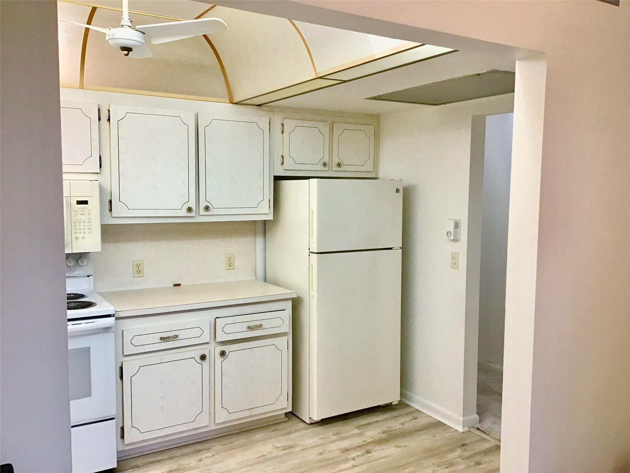 204 Preston Way, Unit 204 Boca Raton, FL 33434 - Photo 3 of 31 Photo 3