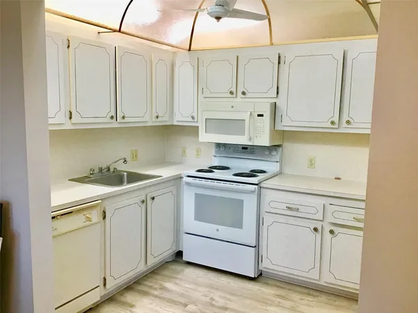 $1,500 | 204 Preston Way, Unit 204, Boca Raton, FL 33434