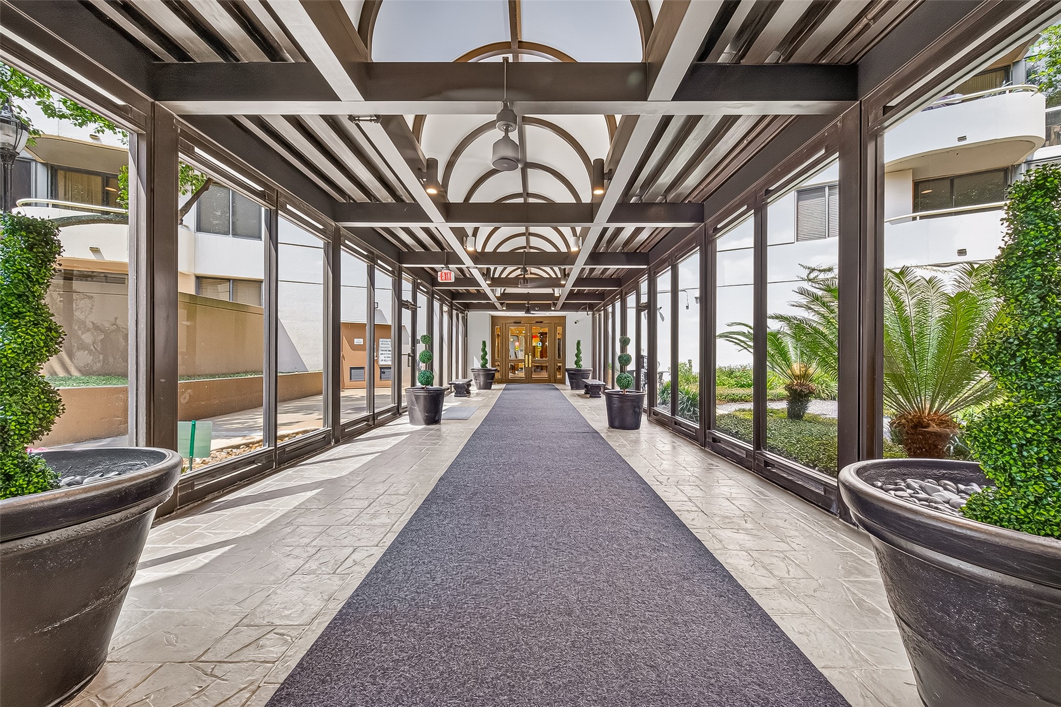 3525 Sage Road, Unit 1116 Houston, TX 77056 - Photo 2 of 25 Covered, weather-protected walkway leading to the building entrance.