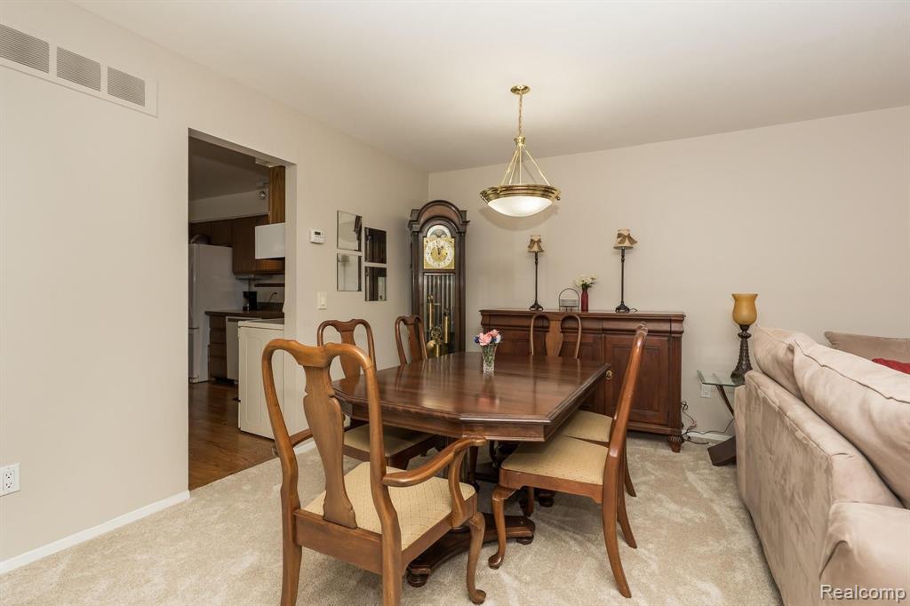 618 Byron Court Rochester Hills, MI 48307 - Photo 8 of 31