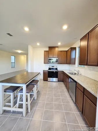 $2,600 | 10643 Military Drive West, Unit 37, San Antonio, TX 78251