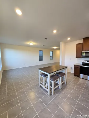 $2,600 | 10643 Military Drive West, Unit 37, San Antonio, TX 78251