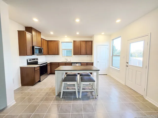 $2,600 | 10643 Military Drive West, Unit 37, San Antonio, TX 78251