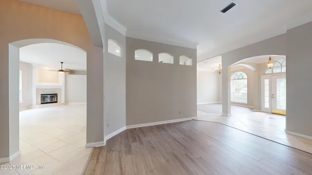 a view of a livingroom with a ceiling fan window and a ceiling fan