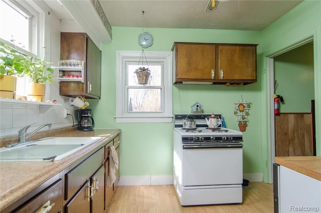 5814 Dellor Road Belleville, MI 48111 - Photo 8 of 28 GRU_5290.jpg