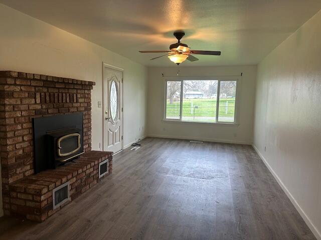 22165 Davis Road Red Bluff, CA 96080 - Photo 2 of 5 davis living