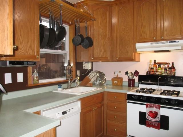 111 Middle Road Muscatine, IA 52761 - Photo 3 of 24 Gallery Image 3