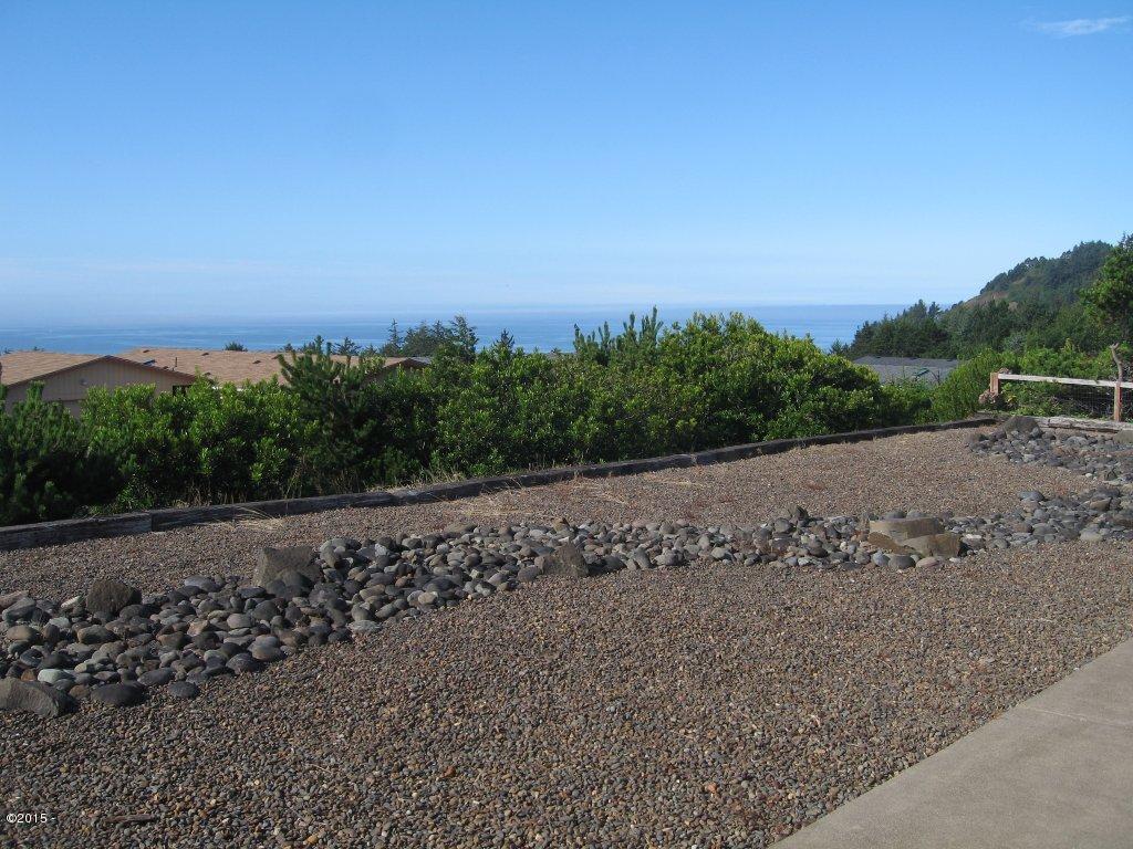 628 Northeast 57th Street Newport, OR 97365 - Photo 17 of 18 Low maintenance yard