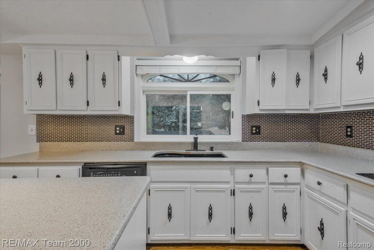 1901 Mapleridge Road Rochester, MI 48309 - Photo 32 of 58