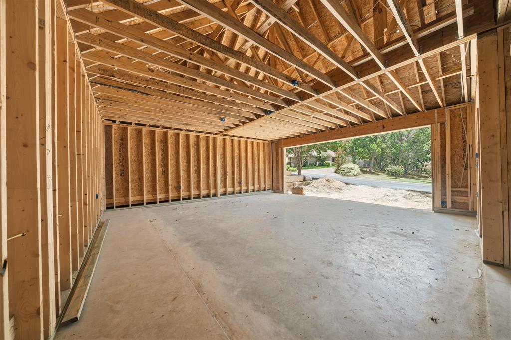 416 Keys Creek Drive Waco, TX 76708 - Photo 9 of 16 Large Garage space