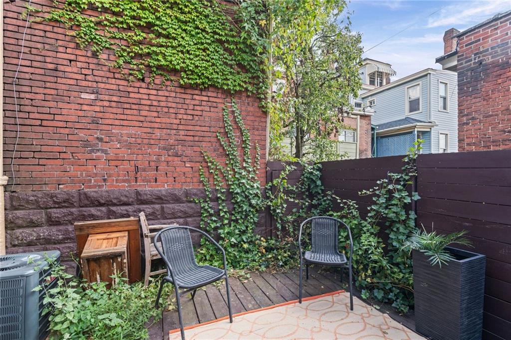 420 Fisk Street Pittsburgh, PA 15224 - Photo 28 of 30 front view of a house