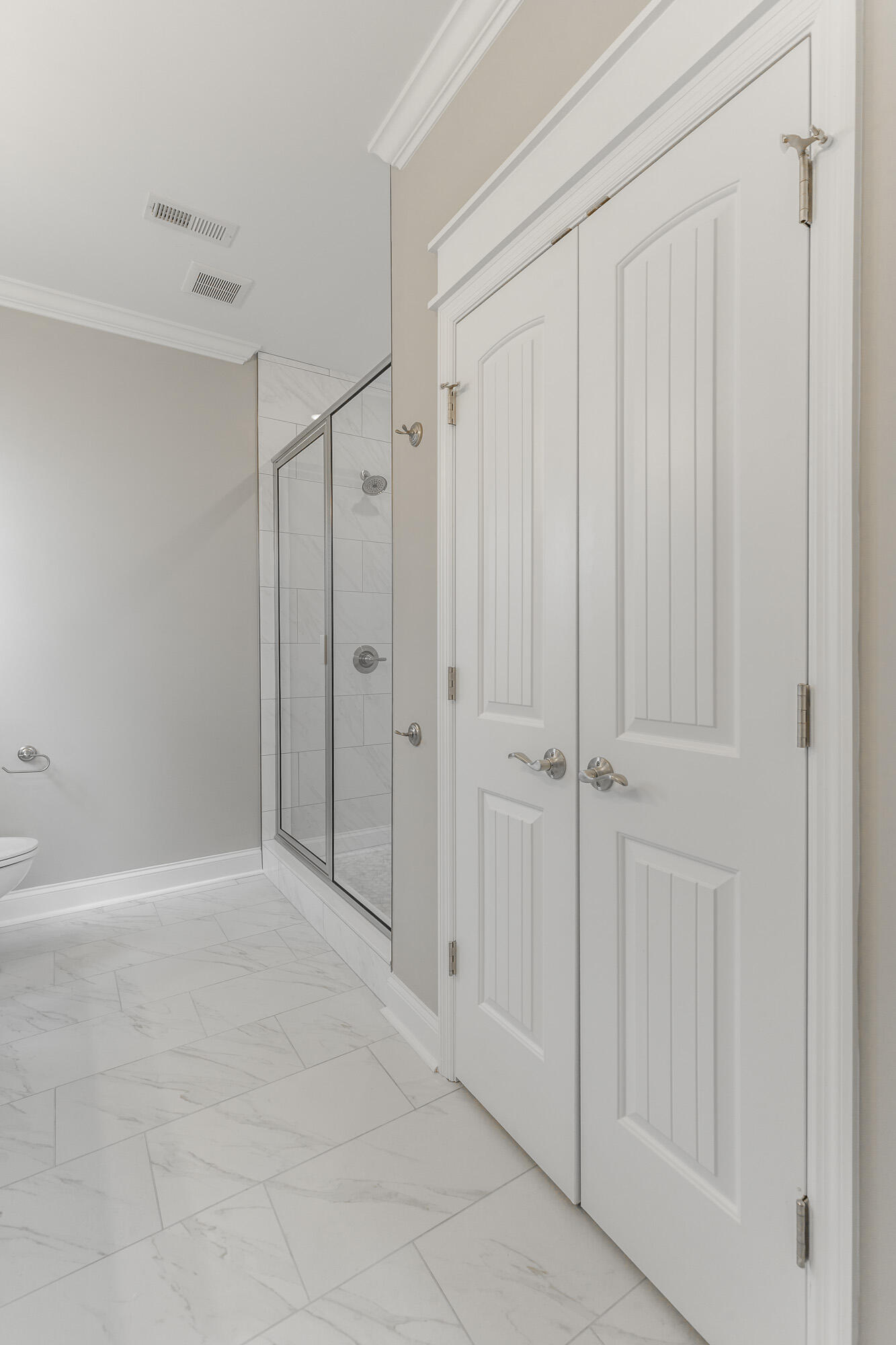 1037 Silverpine Drive Chattanooga, TN 37421 - Photo 31 of 59 Primary Bath