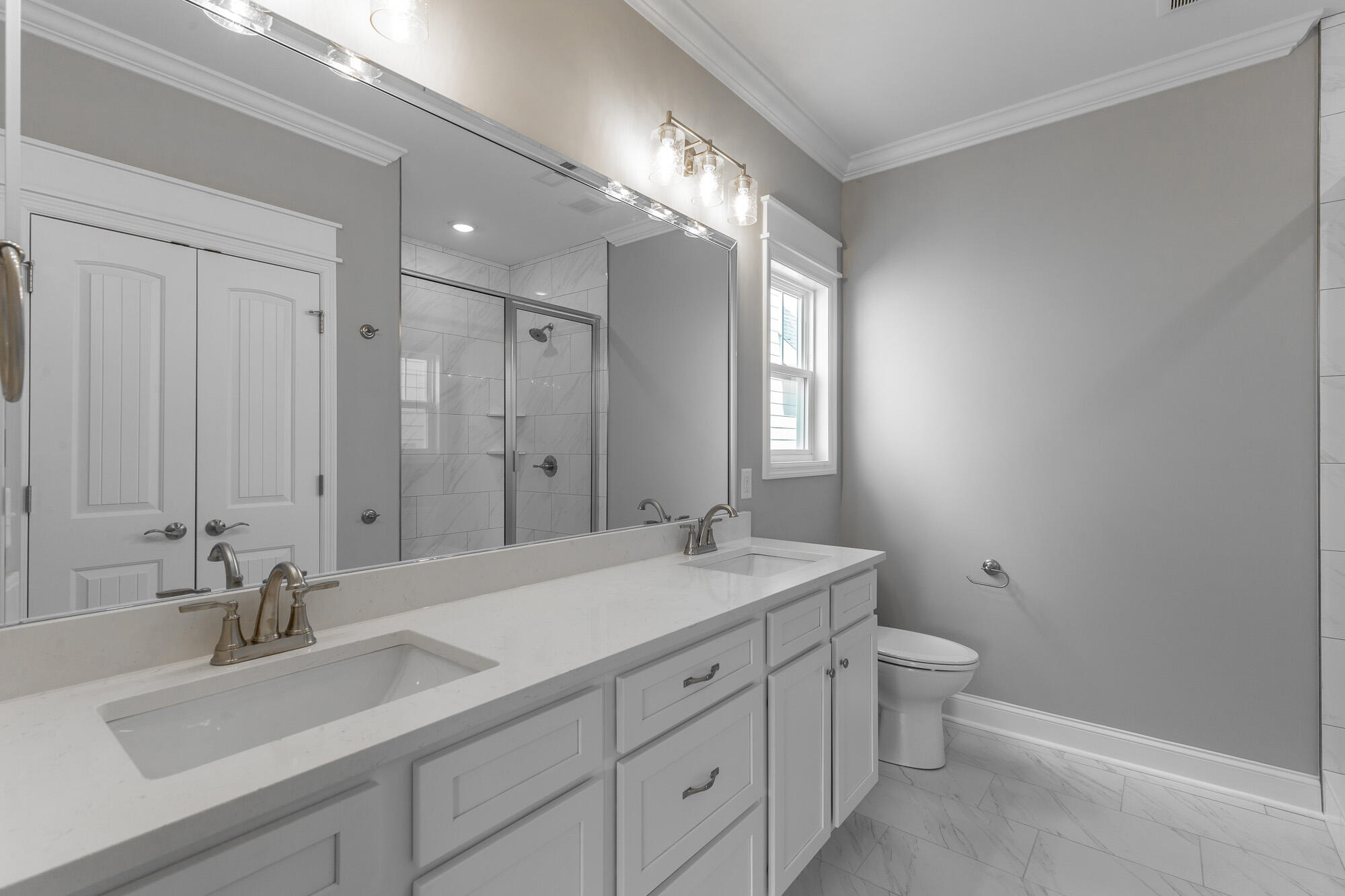 1037 Silverpine Drive Chattanooga, TN 37421 - Photo 32 of 59 Primary Bath