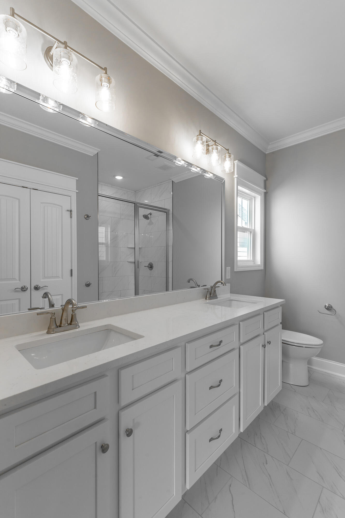 1037 Silverpine Drive Chattanooga, TN 37421 - Photo 33 of 59 Primary Bath