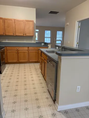 $2,100 | 534 Constitution Street, Unit 42, Canton, MI 48188