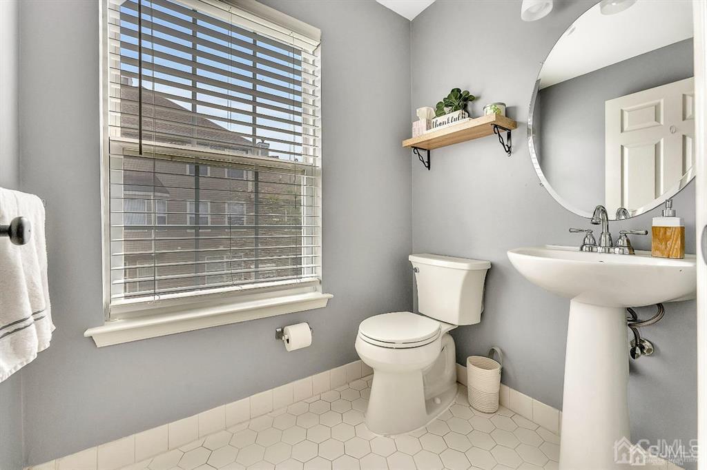 2510 Ridgeview Court Sayreville, NJ 08859 - Photo 14 of 28 a bathroom with a toilet sink and mirror