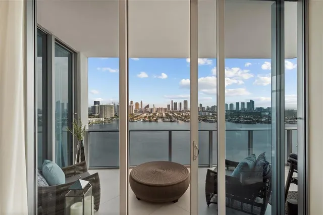 $4,550,000 | 17301 Biscayne Boulevard, Unit PH7, Aventura, FL 33160