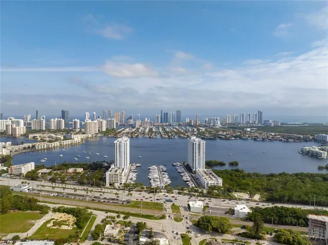 $4,550,000 | 17301 Biscayne Boulevard, Unit PH7, Aventura, FL 33160