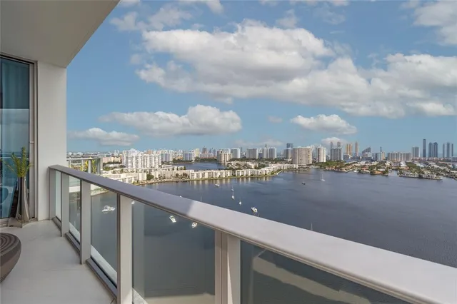 $4,550,000 | 17301 Biscayne Boulevard, Unit PH7, Aventura, FL 33160