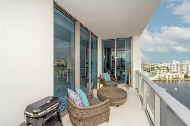 $4,550,000 | 17301 Biscayne Boulevard, Unit PH7, Aventura, FL 33160