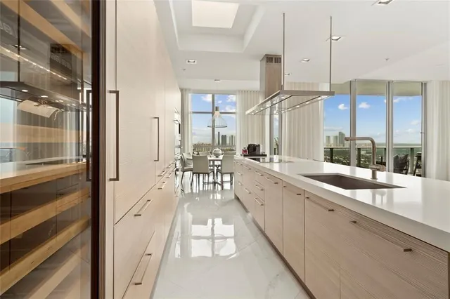 $4,550,000 | 17301 Biscayne Boulevard, Unit PH7, Aventura, FL 33160