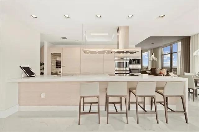 $4,550,000 | 17301 Biscayne Boulevard, Unit PH7, Aventura, FL 33160