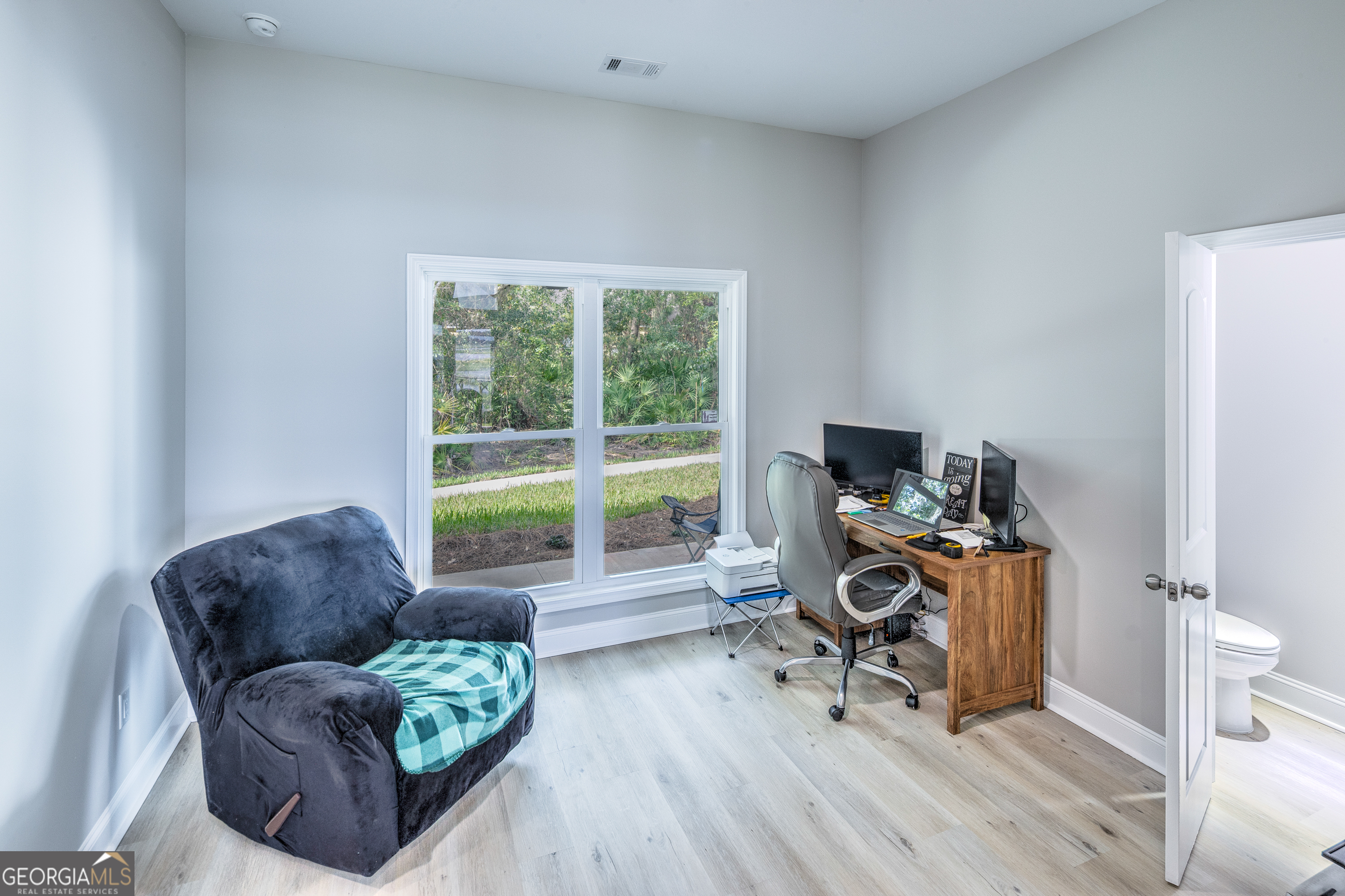 87 Lighthouse Way Woodbine, GA 31569 - Photo 44 of 116 a living room with furniture and a window