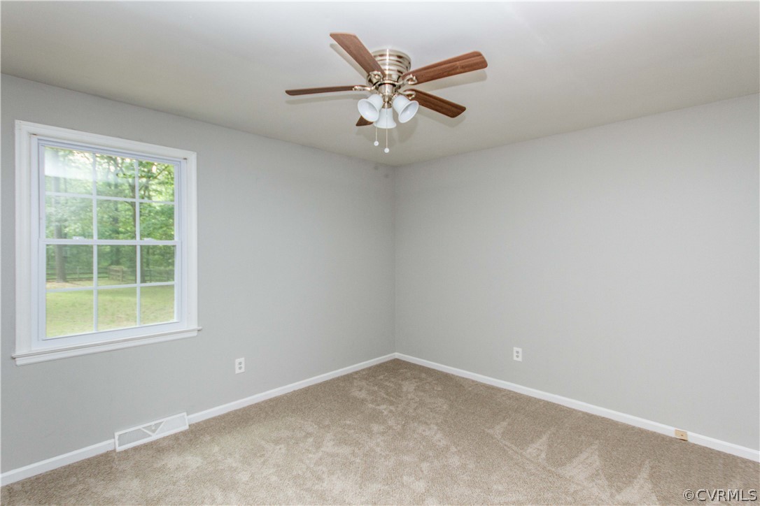 14912 Nash Road Chesterfield, VA 23838 - Photo 23 of 31 an empty room with a window