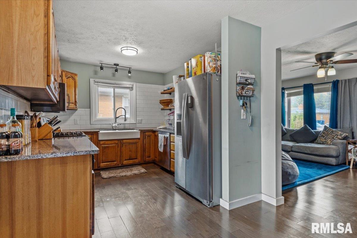 2128 Blackhawk Road Springfield, IL 62702 - Photo 4 of 25 Gallery Image 4