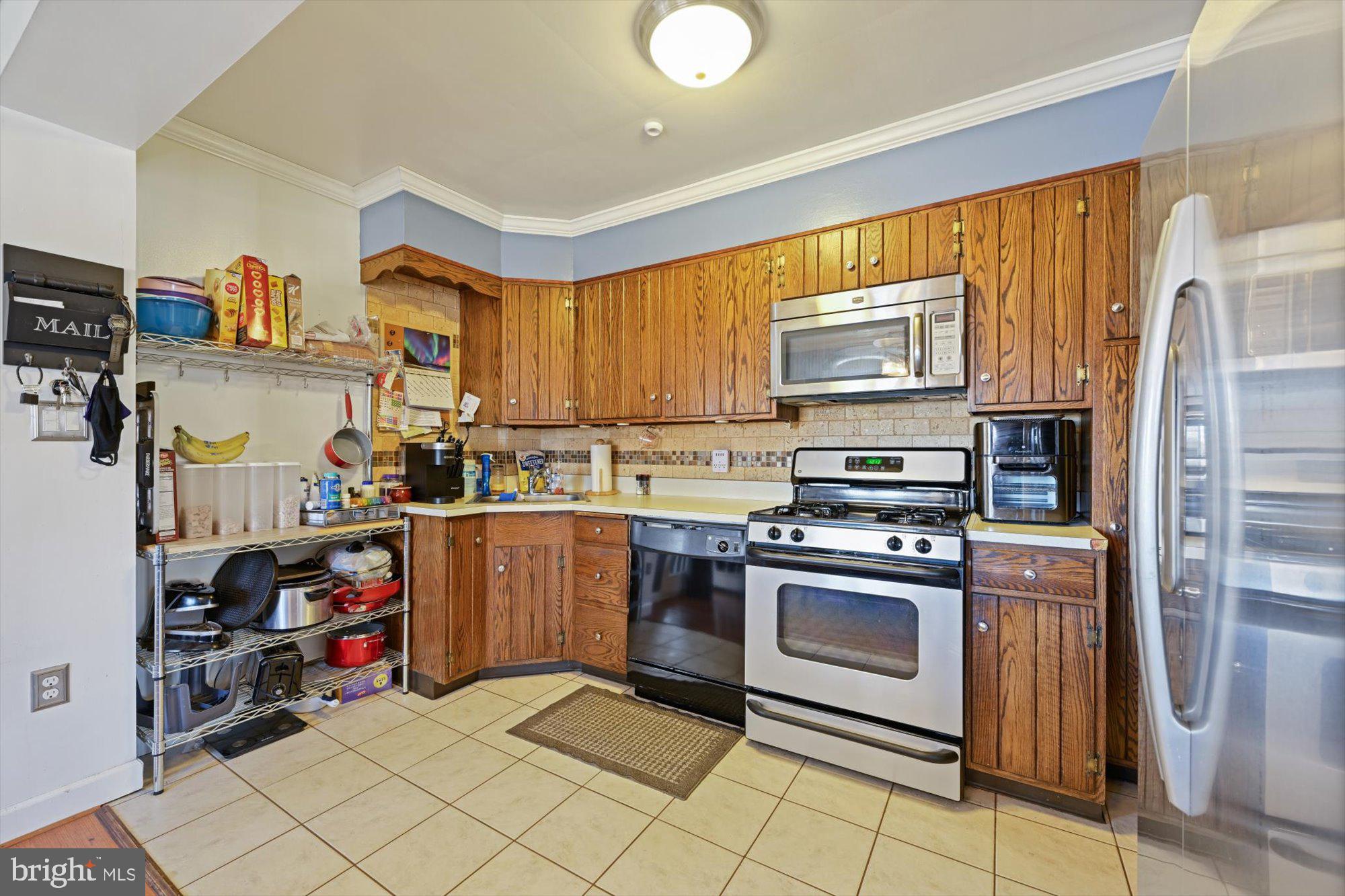 2759 Moorgate Road Baltimore, MD 21222 - Photo 13 of 30 Kitchen