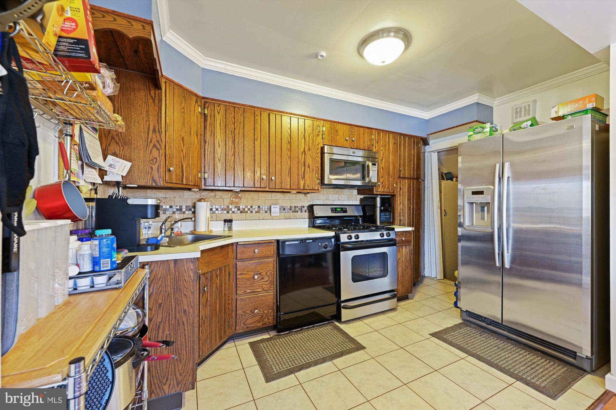 2759 Moorgate Road Baltimore, MD 21222 - Photo 14 of 30 Kitchen