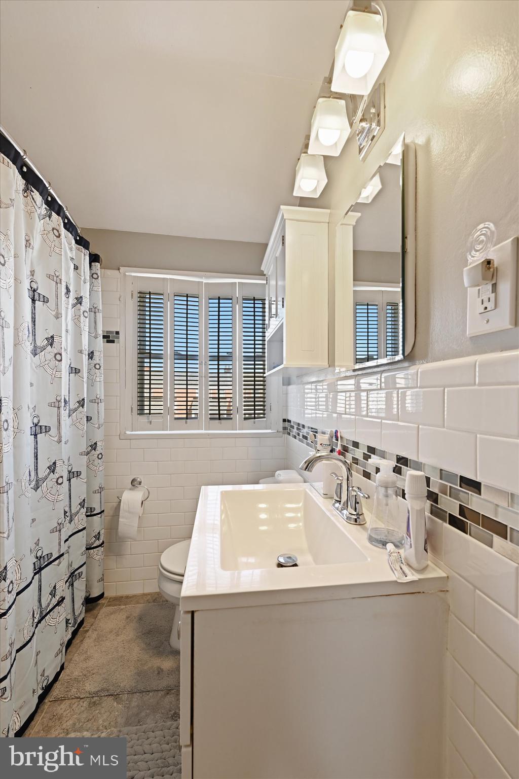 2759 Moorgate Road Baltimore, MD 21222 - Photo 21 of 30 Upstairs Bathroom